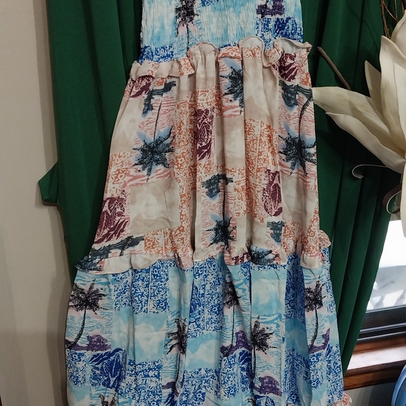 WOMEN'S SLEEVELESS V-NECK SMOCK FLORAL MAXI DRESS - Picture 6 of 12